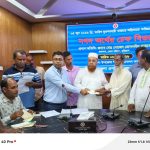 ভুরুঙ্গামারীর অগ্নিকাণ্ডে ক্ষতিগ্রস্ত দোকানদারদের মাঝে আর্থিক সহায়তার চেক বিতরণ