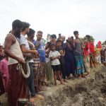 অজগর সাপ হাতে নিয়ে নদী ভাঙ্গনের ব্যতিক্রম প্রতিবাদ