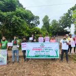 চুয়াডাঙ্গায় নির্বিচারে গাছ কাটার প্রতিবাদে মানববন্ধন, ডিসি বরাবর স্মারকলিপি