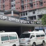 স্ট্রেচার চাইলে তাঁরা আমাকে বলেন “৬ বা ৭ তলায় গিয়ে খুঁজে নিয়ে আসেন”